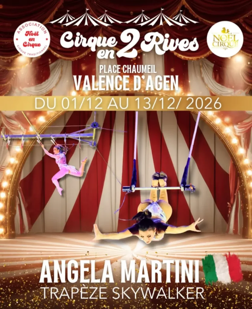 Affiche de cirque montrant l’artiste Angela Martini en plein numéro de trapèze, suspendue sous un chapiteau rouge et blanc illuminé. Elle est présentée comme « Trapeze Skywalker » et un petit drapeau italien apparaît à côté de son nom. Le décor évoque l’intérieur d’un cirque avec arches lumineuses et ambiance festive. Le texte annonce : « Cirque en 2 Rives – Place Chaumeil – Valence d’Agen – du 01/12 au 13/12 2026 », accompagné des logos de l’Association Noël en Cirque et Noël Cirque.